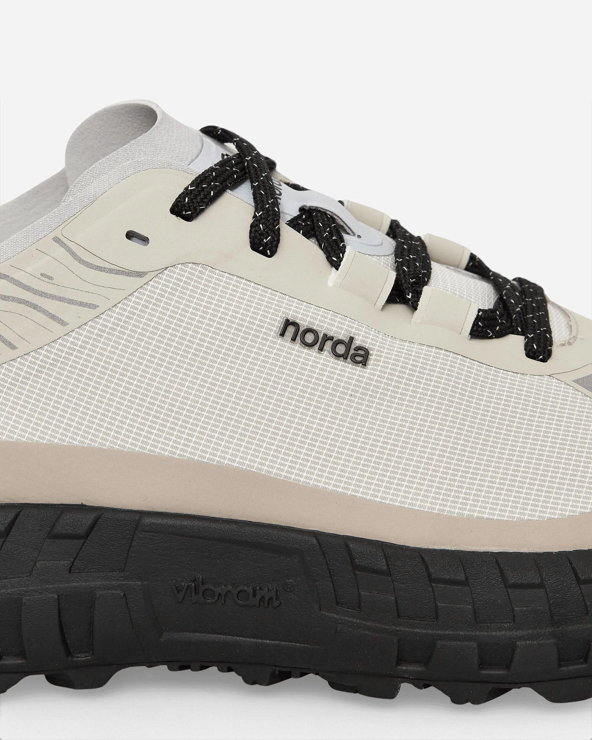 001 Sneakers Cinder