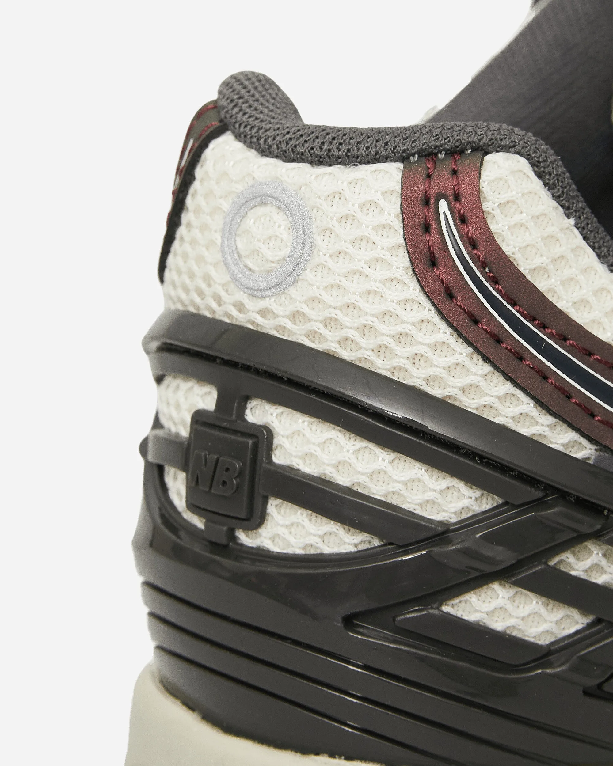 1906A Sneakers Classic Crimson / Sea Salt / Black Cement