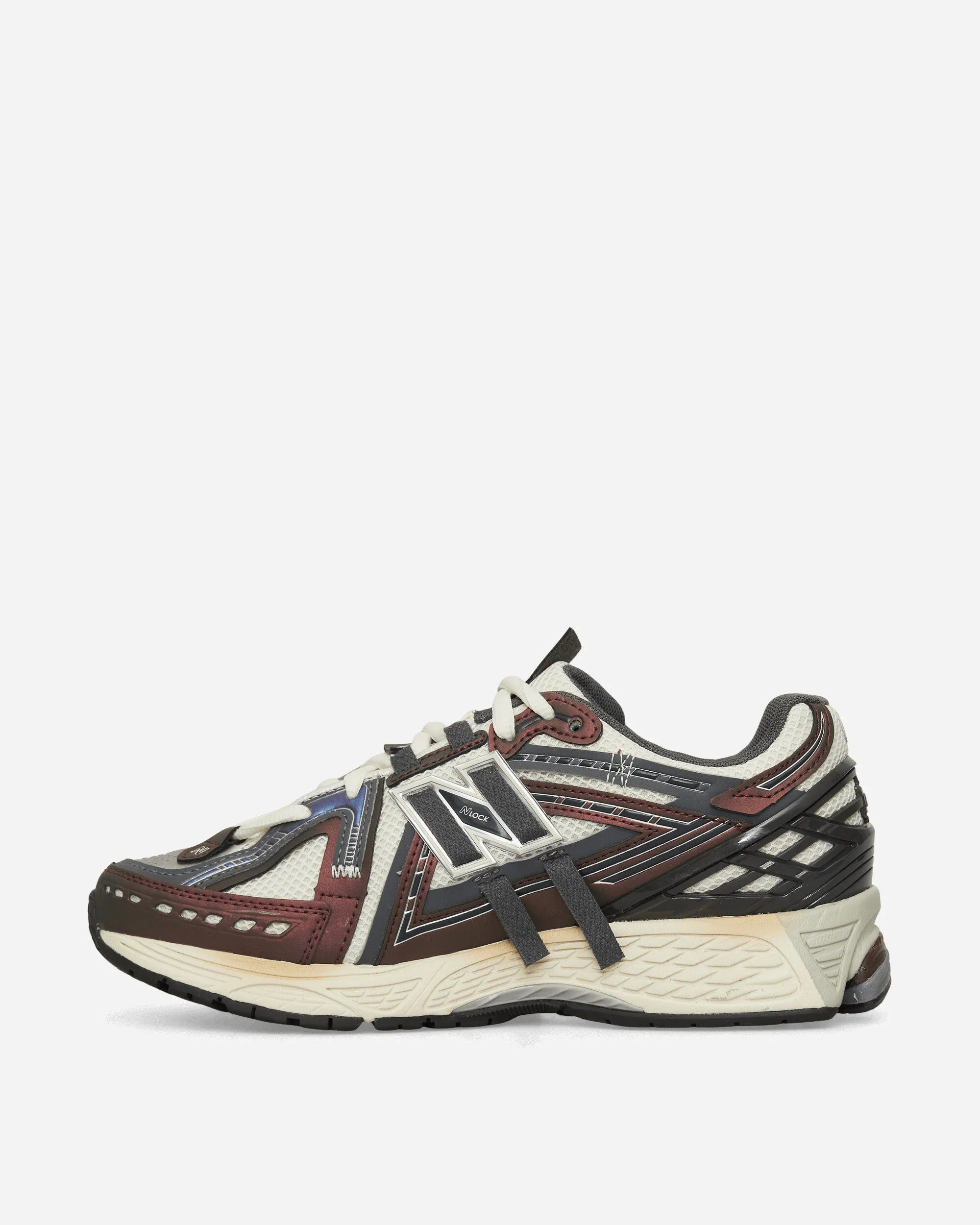 1906A Sneakers Classic Crimson / Sea Salt / Black Cement