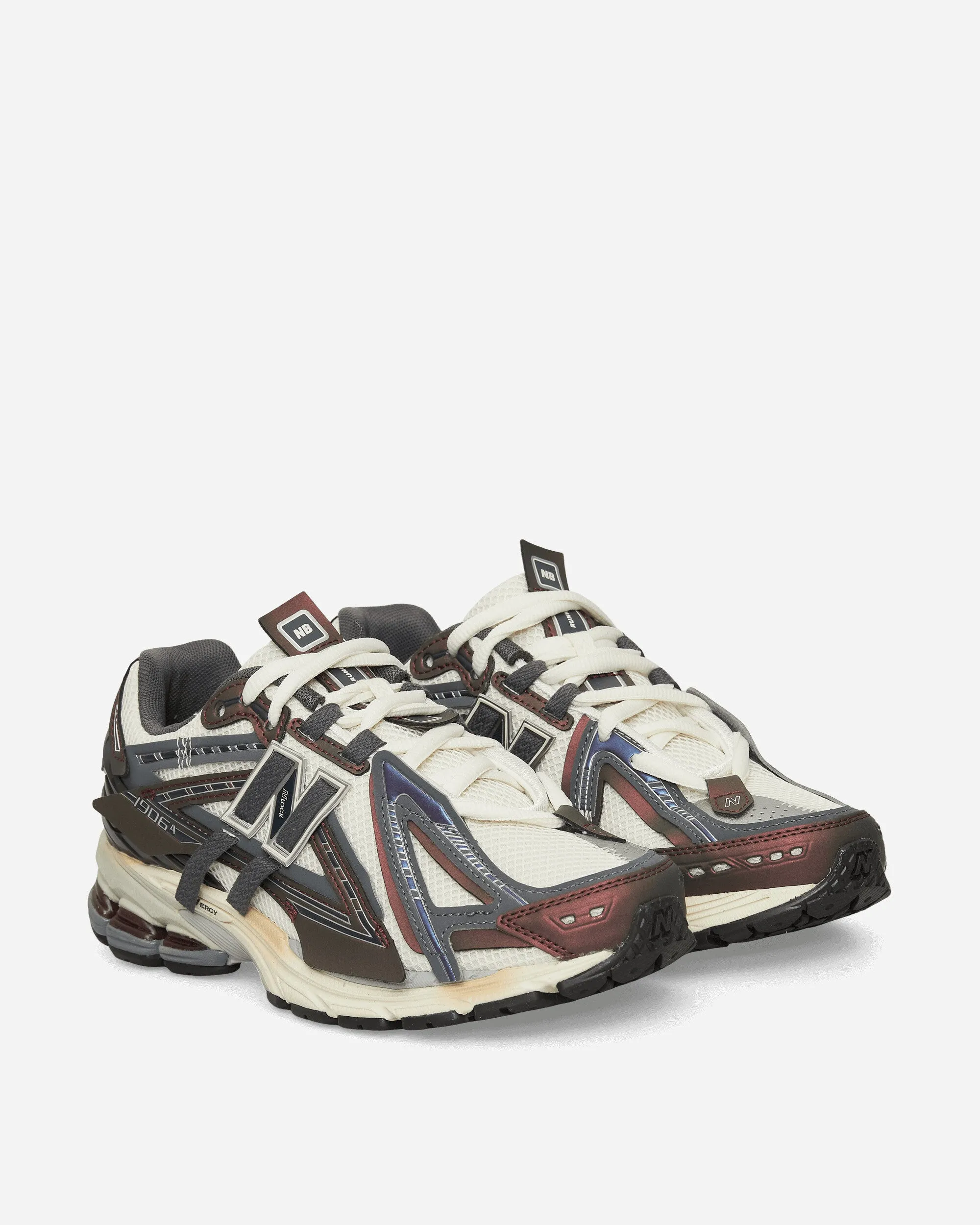1906A Sneakers Classic Crimson / Sea Salt / Black Cement