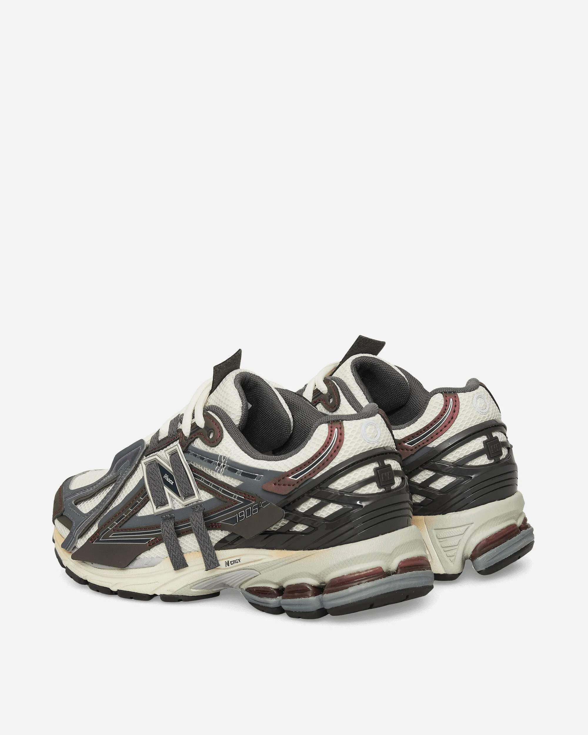 1906A Sneakers Classic Crimson / Sea Salt / Black Cement