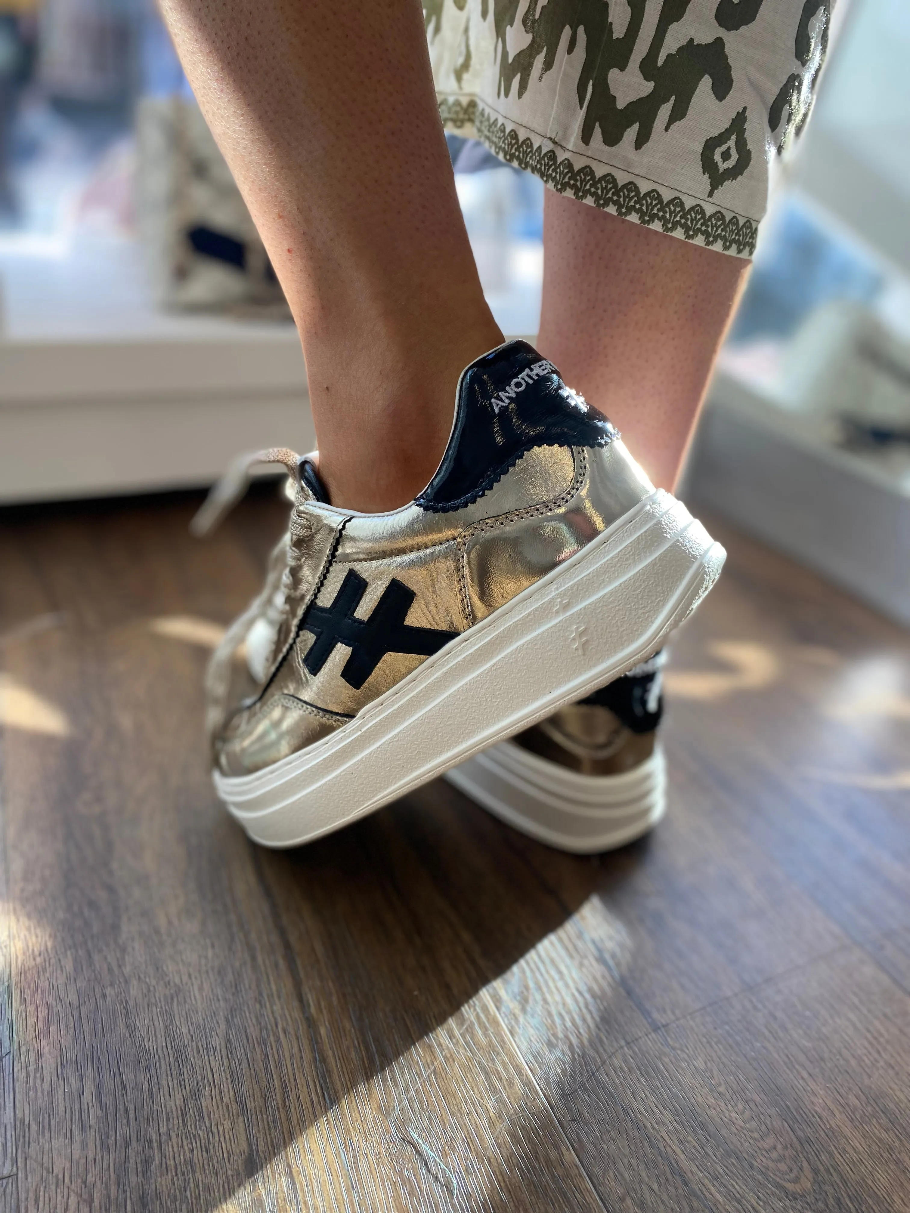 Another Trend Gold Platform Trainers - Platino