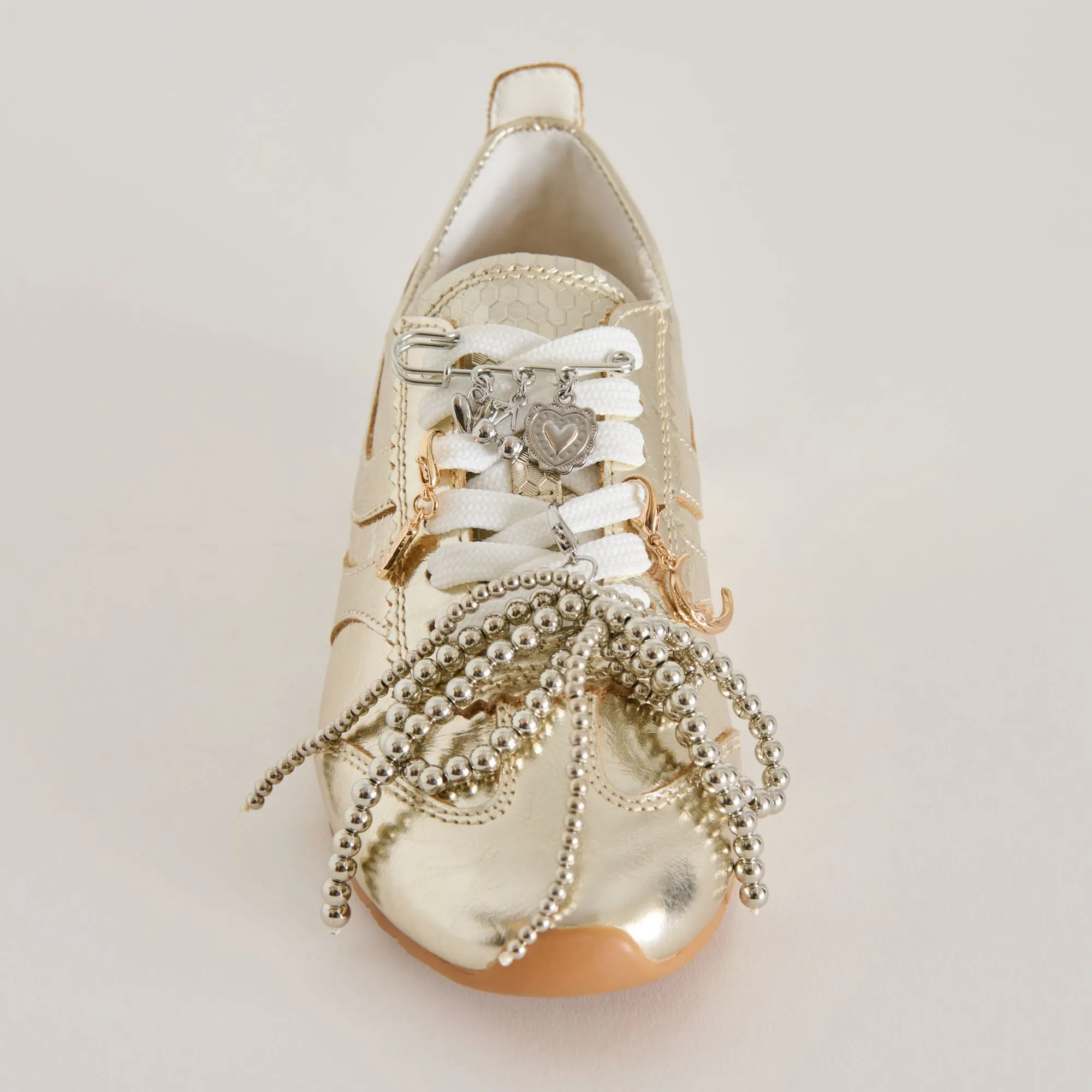 DELANY SNEAKERS LIGHT GOLD   PIN CHARM BUNDLE
