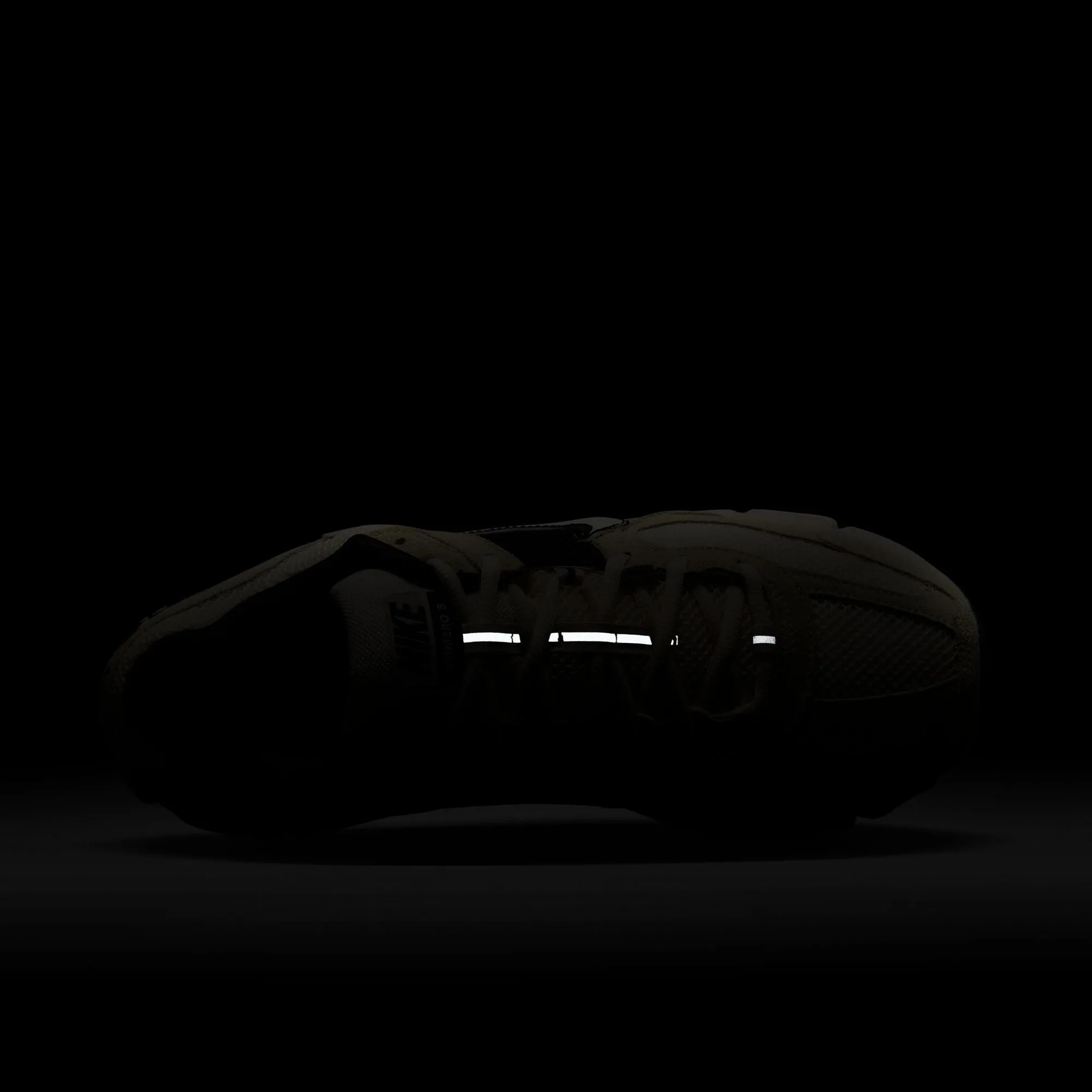Nike Zoom Vomero 5 Alabaster/Pale Ivory-Black-White HF1553-701