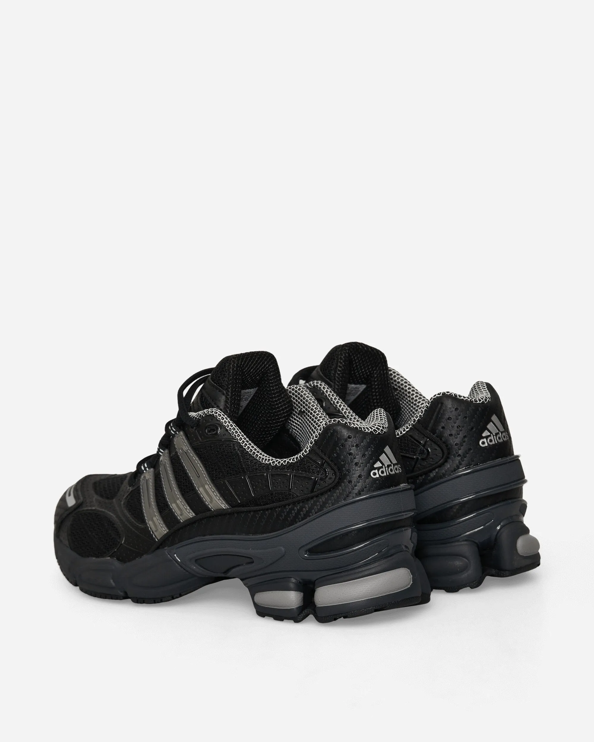 Ozweego Pro Sneakers Core Black / Iron Metallic / Grey Six