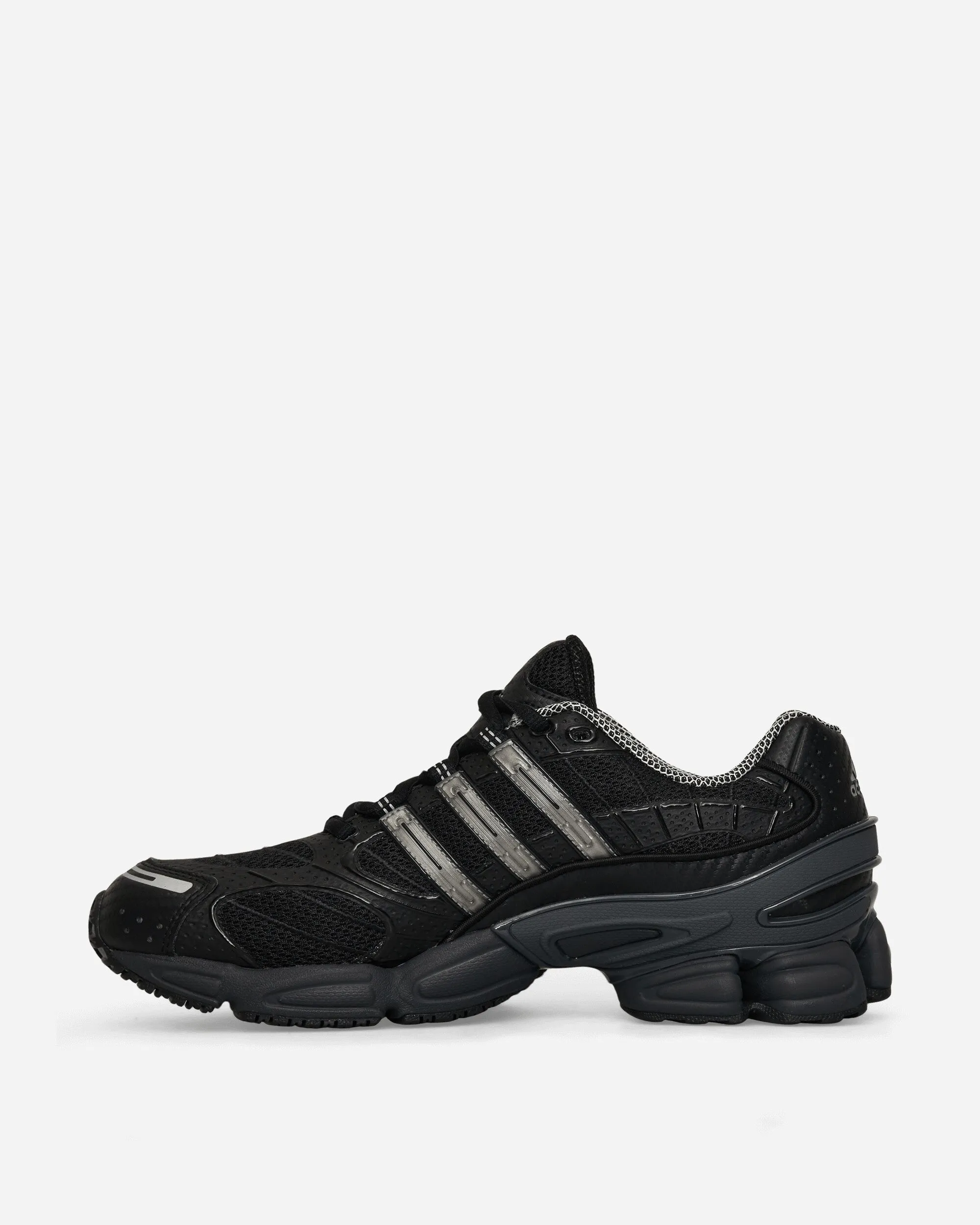 Ozweego Pro Sneakers Core Black / Iron Metallic / Grey Six
