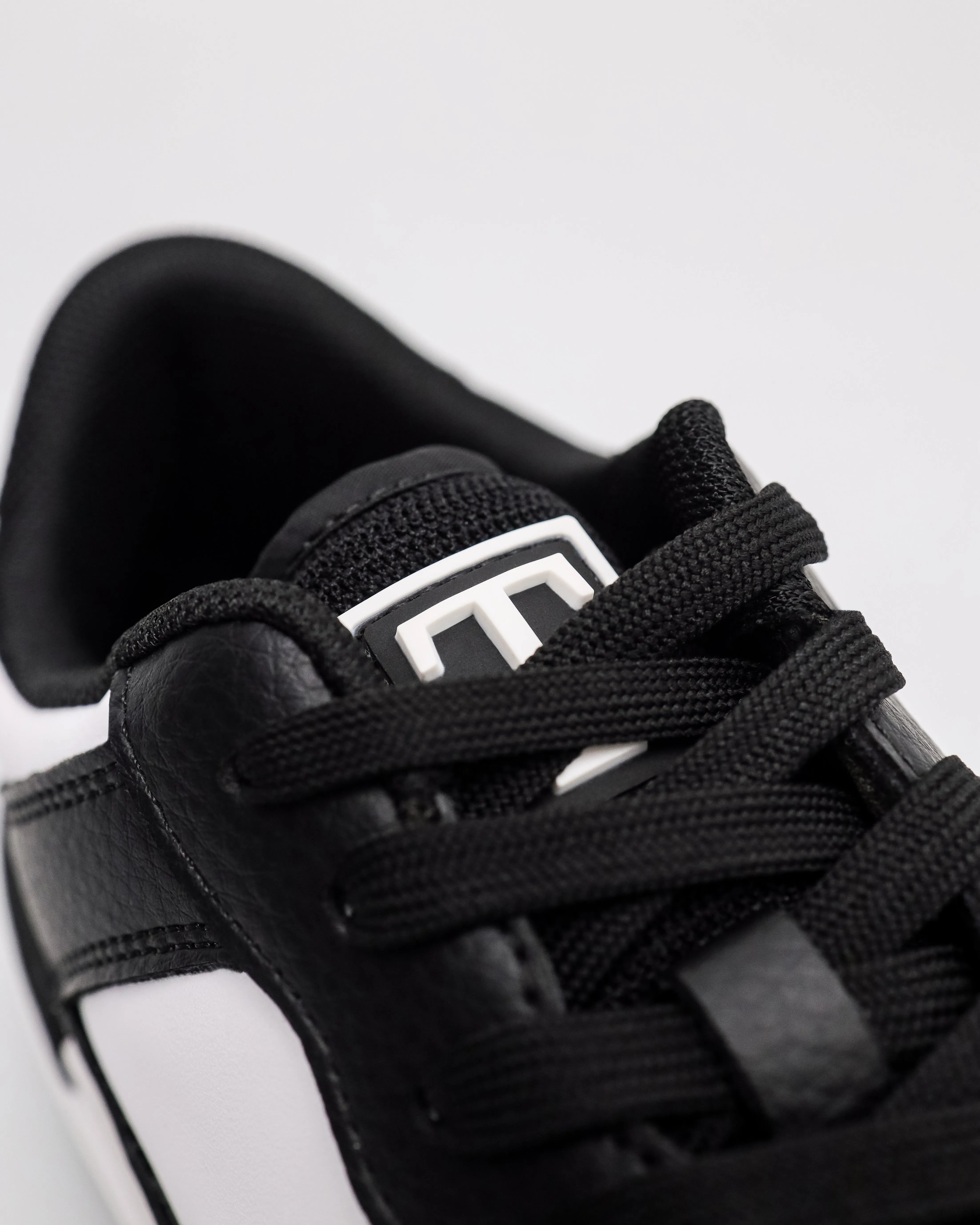Tomaz C675M Men's Modern Stride Sneakers