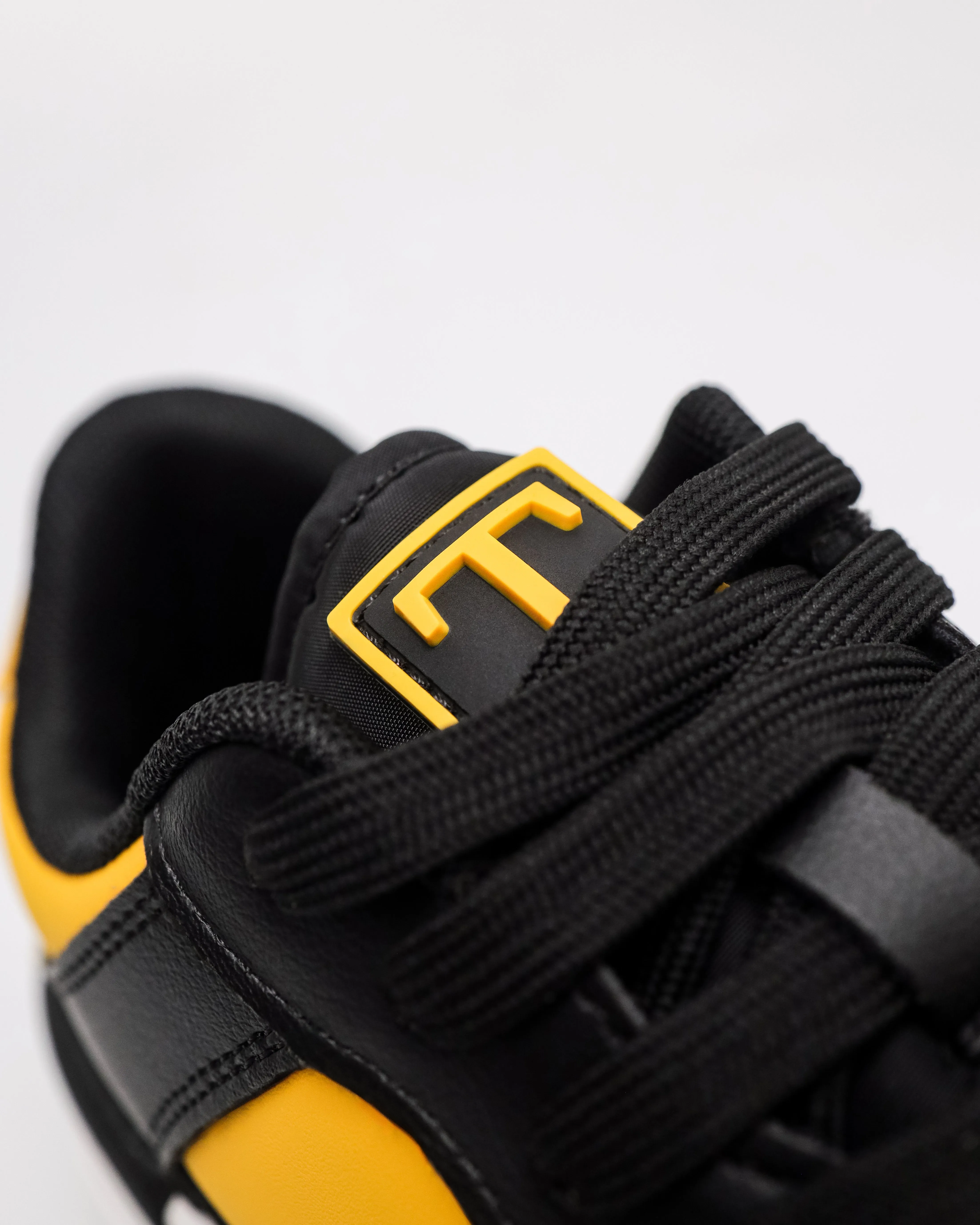 Tomaz C675M Men's Modern Stride Sneakers