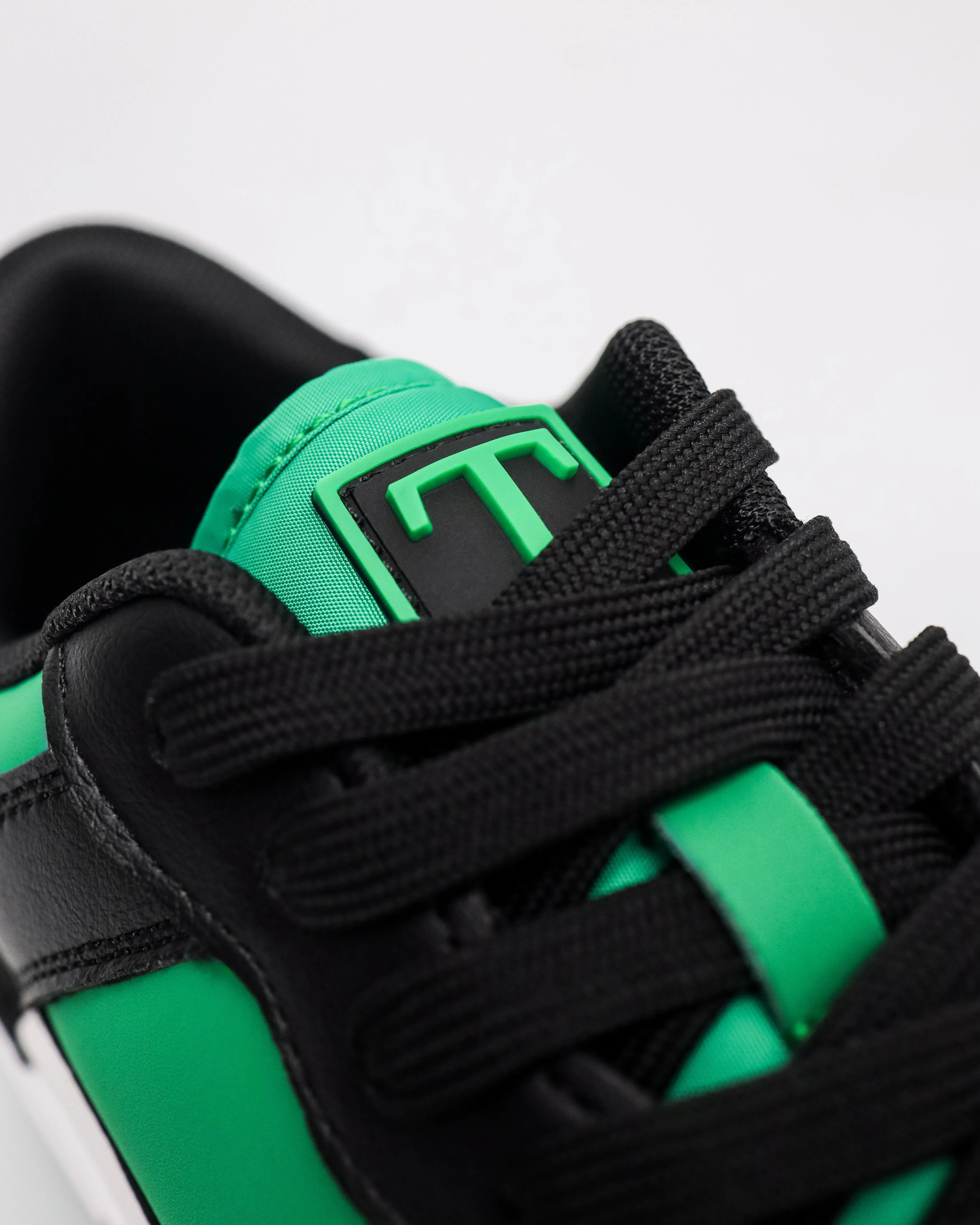 Tomaz C675M Men's Modern Stride Sneakers