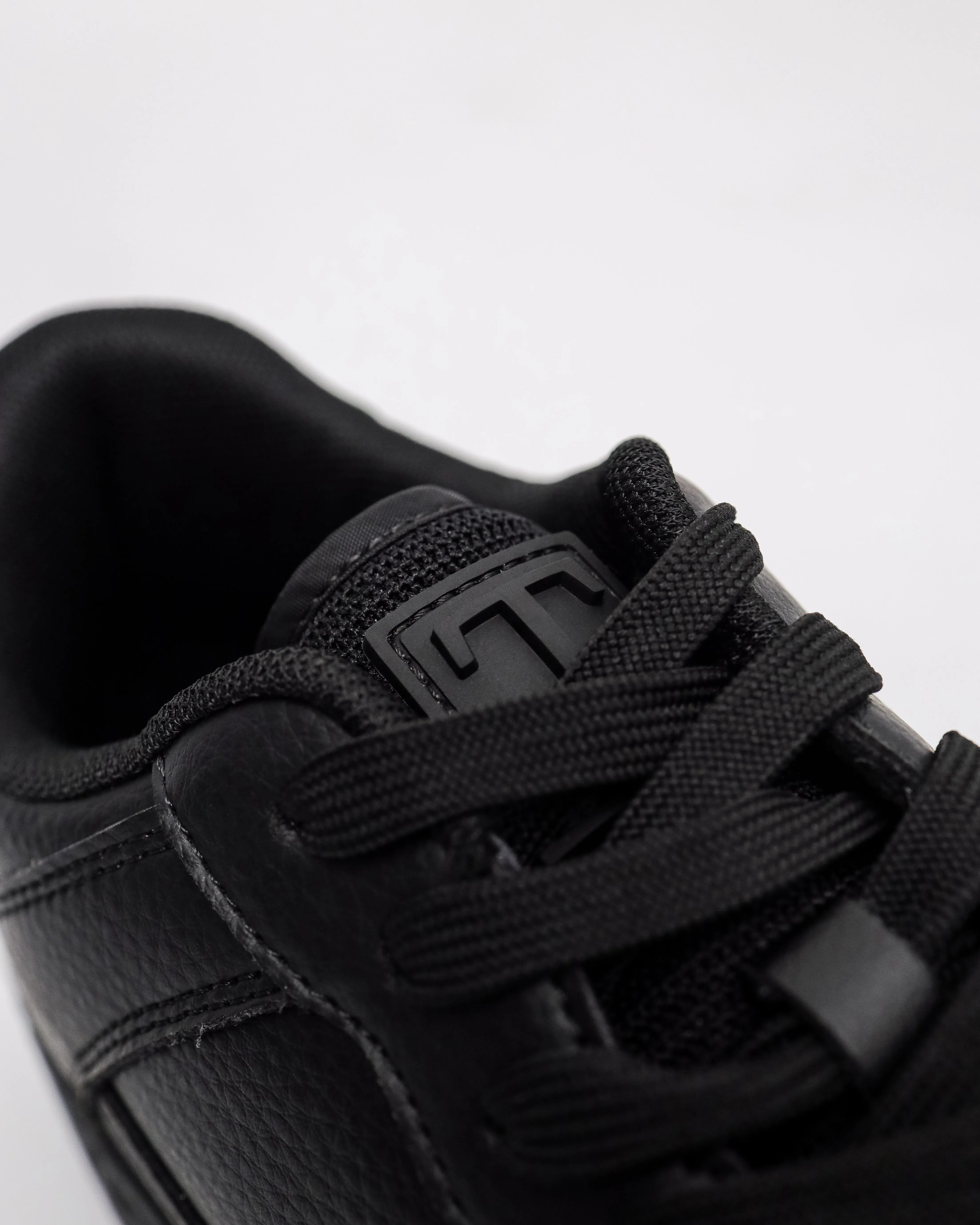 Tomaz C675M Men's Modern Stride Sneakers
