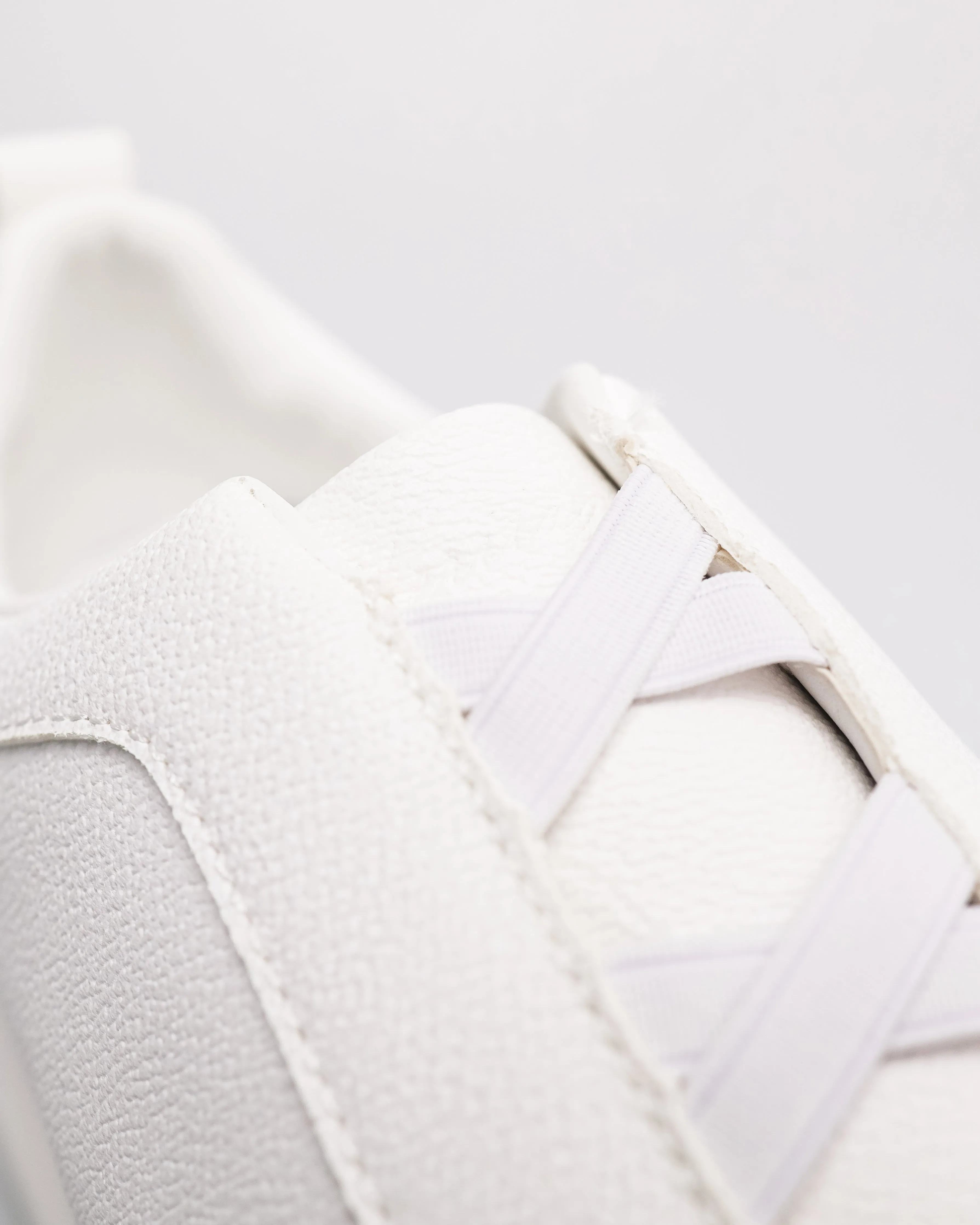 Tomaz C676M Men's Plain X-Strap Sneakers