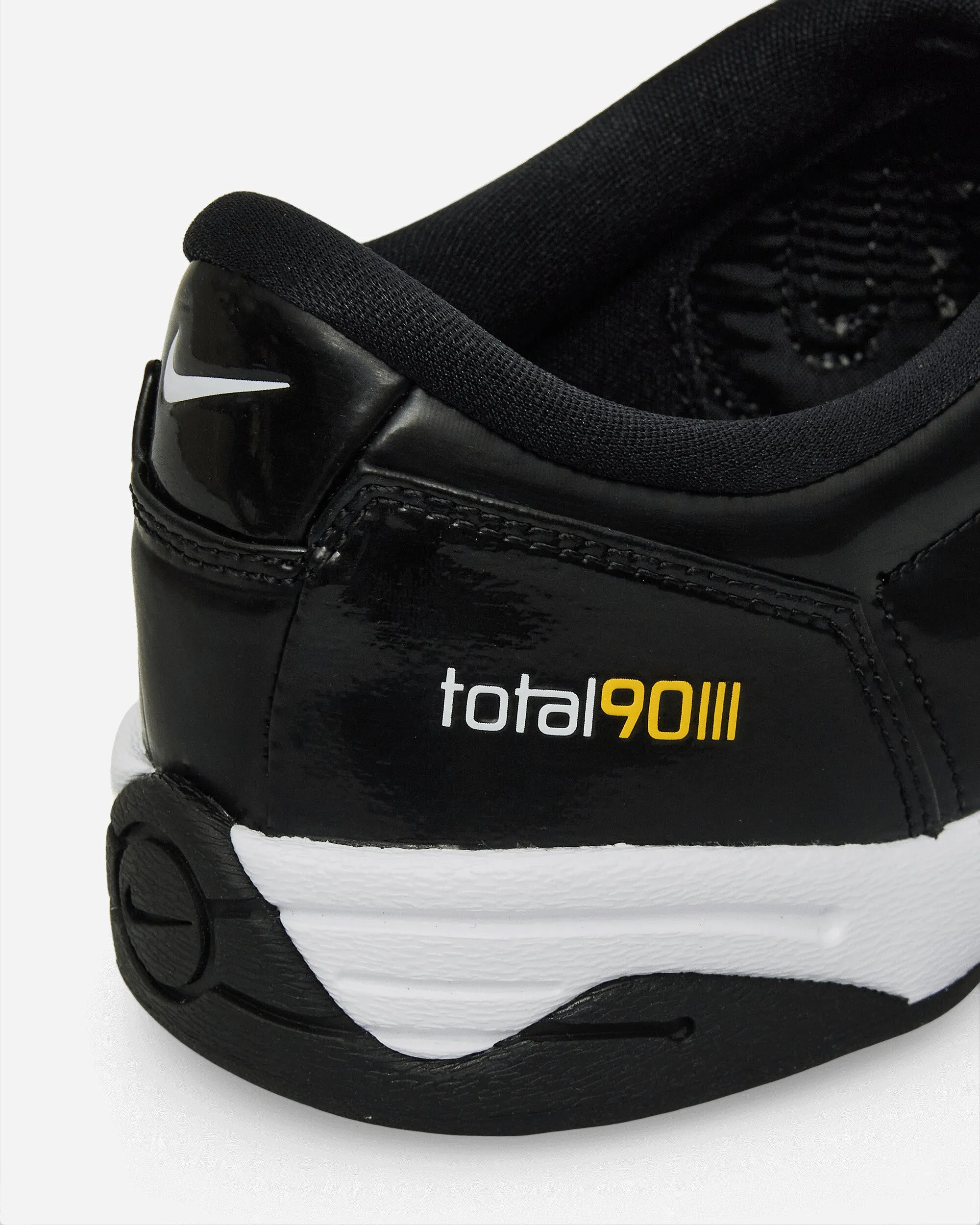 Total 90 Sneakers Black / White